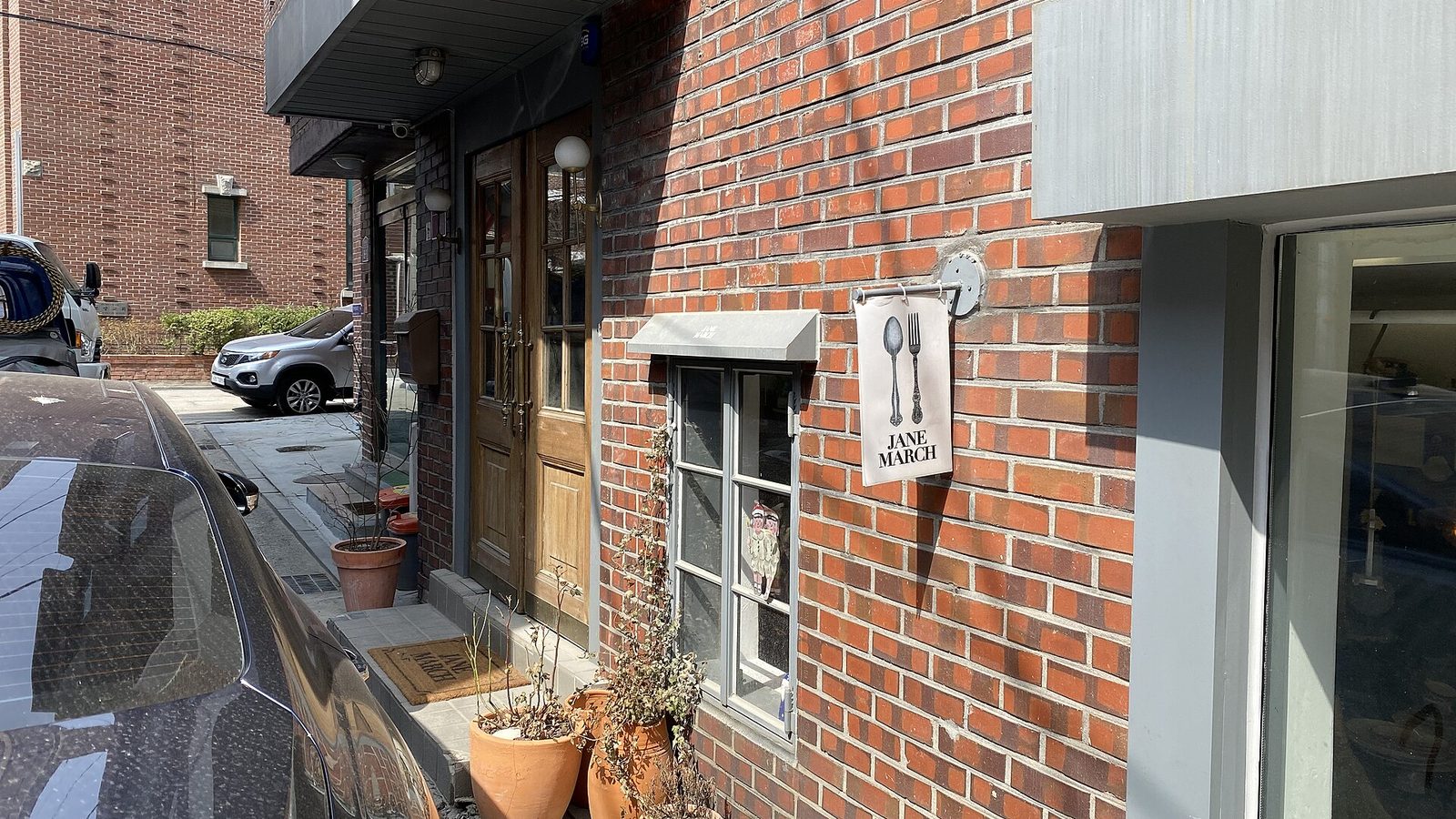 Seongsu-dong Cafe Street & Pop-Up Stores: How to Book on Catch Table Without a Korean Number (2026)